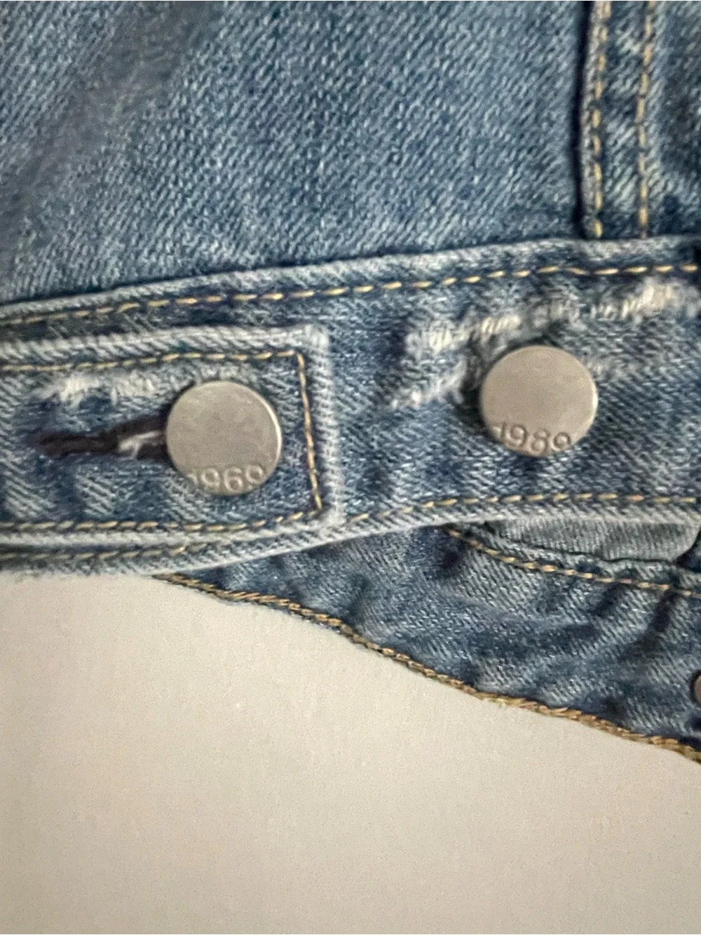Gap Light Wash Distressed Denim Icon Trucker Jacket Women's Size Medium